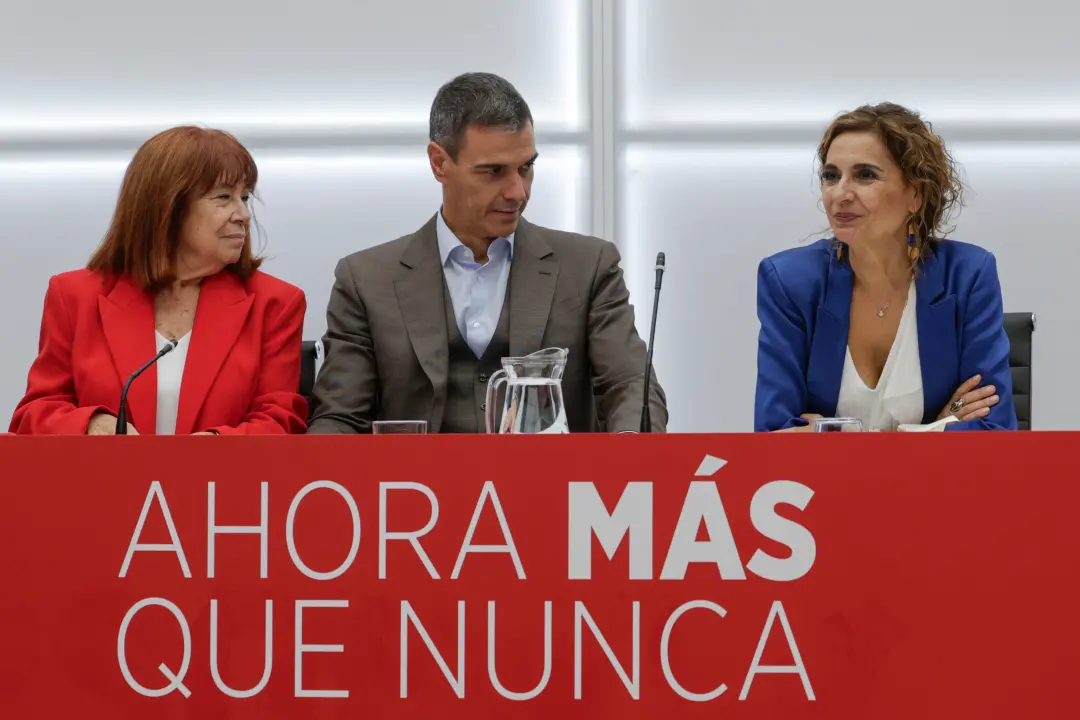 PSOE encara a eleicao antecipada com alivio, apesar do desgaste com corrupcao e Ceuta. A convocacao chega em um momento…