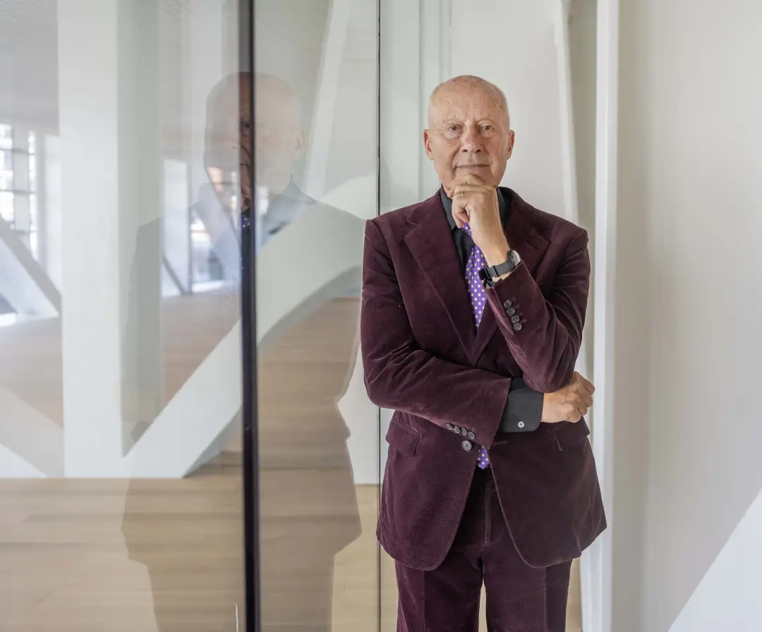 Norman Foster, arquiteto importante, falou que no prédio a coisa toda saiu do público pro privado. É um dilema grande n…
