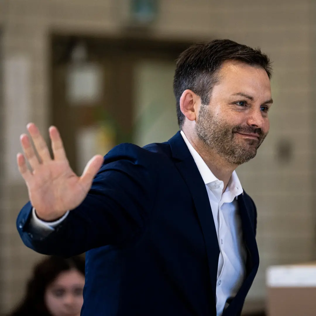 Québec venceu com o partido separatista, mas não conseguiu a maioria. Isso mostra que a questão da soberania ainda tá l…