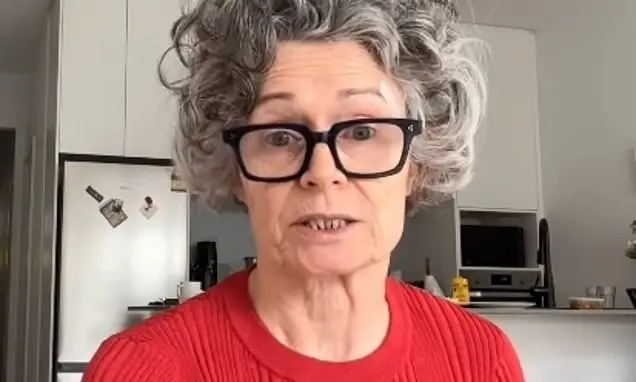 Judith Lucy, atriz australiana, recebeu diagnóstico de câncer de mama e fará mastectomia dupla. A jornada pela saúde ex…