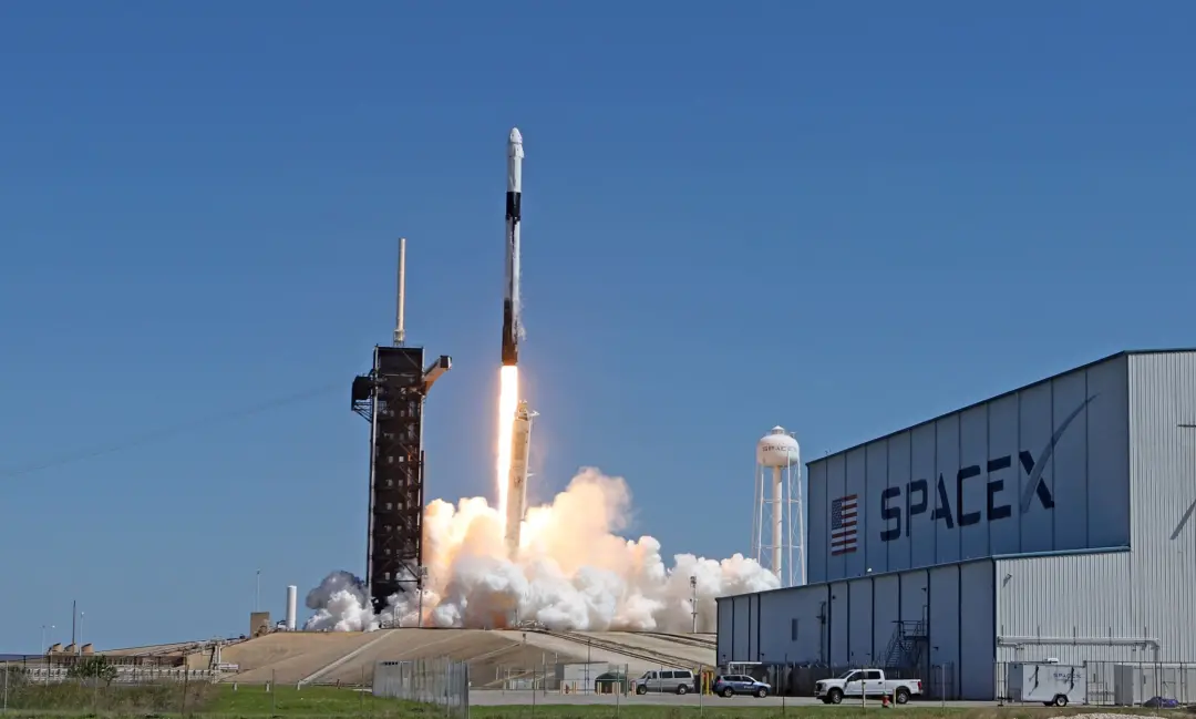 Musk troca o nome da unidade de IA da SpaceXAI para SpaceXSI a pedido de Trump. A mudança vem depois que o presidente d…