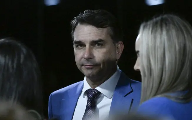 Flávio Bolsonaro se reuniu com Tarcísio de Freitas e Guilherme Derrite em Brasília para discutir os passos da campanha …