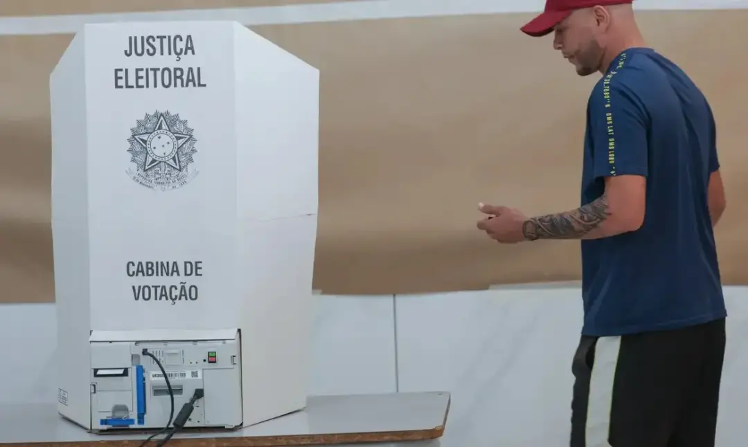 33,4 milhões de eleitores faltaram no primeiro turno de 2026, a maior ausência desde 1998. Essa taxa reflete um certo d…