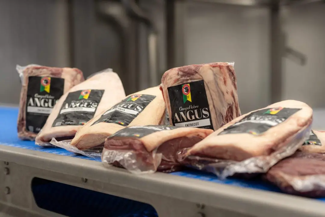 20 toneladas de DDGS aos campeões do Circuito de Concurso de Carcaça Angus 2026. Essa premiação em insumo mostra que a …