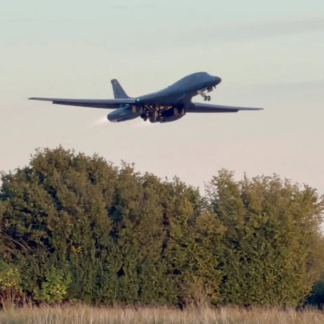 Doze bombardeiros B-1 da base aérea Fairford foram retirados por risco de ataque de drone ordenado pelo Corpo de Guarda…
