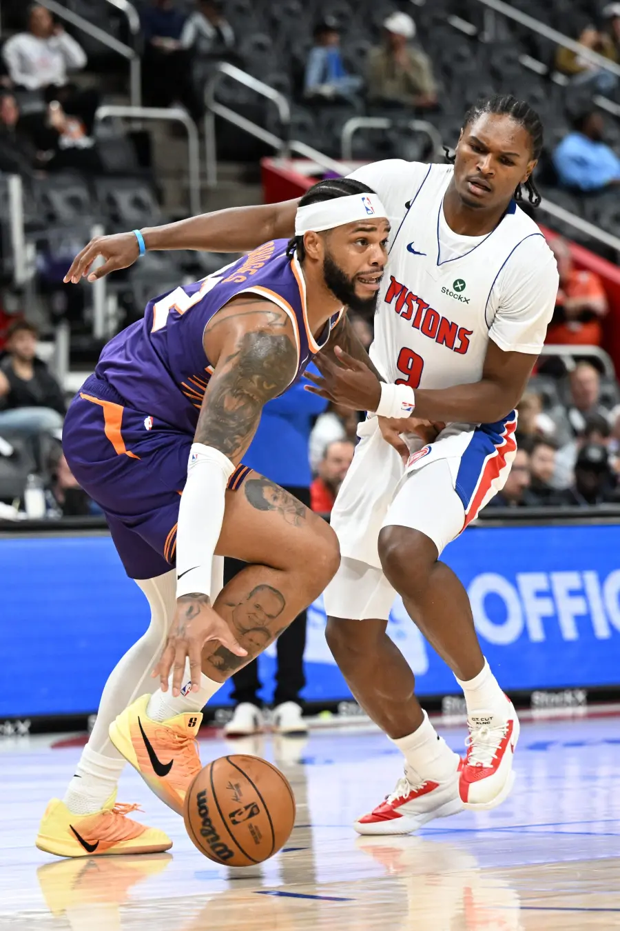 Detroit Pistons venceram o Phoenix Suns por 109 a 107 na estreia da temporada preparatória, com o novato Ebuka Okorie m…
