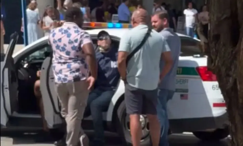 Miami, Flórida, teve um brasileiro de 46 anos preso por se passar por agente do ICE no campus da universidade Kendall d…