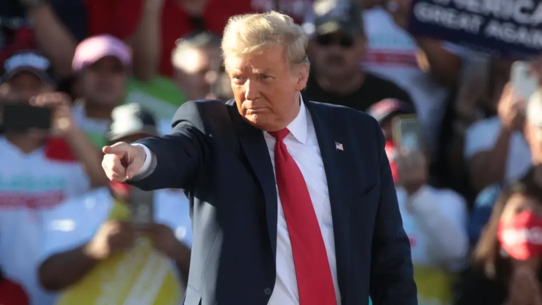Donald Trump disse que ele e seu comitê pagarão anúncios de TV que o elogiam, mesmo que tenham recebido verba de até US…