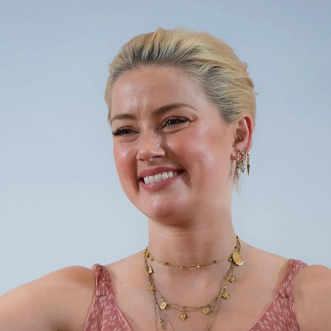 Amber Heard completou a primeira meia maratona em Espanha em uma hora e trinta e nove minutos, mostrando os resultados …