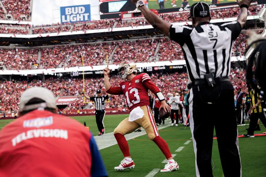 Brock Purdy fez parte da sequência de quatro jogos sem sofrer sack para os 49ers. Ele tem agilidade de ponta de guarda,…