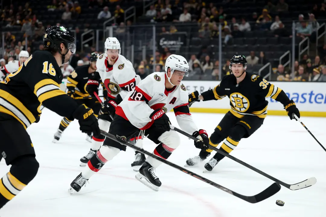 Stutzle com dois gols e assistência levou Ottawa Senators a bater o Boston Bruins por 4 a 1 na noite de segunda. A pont…