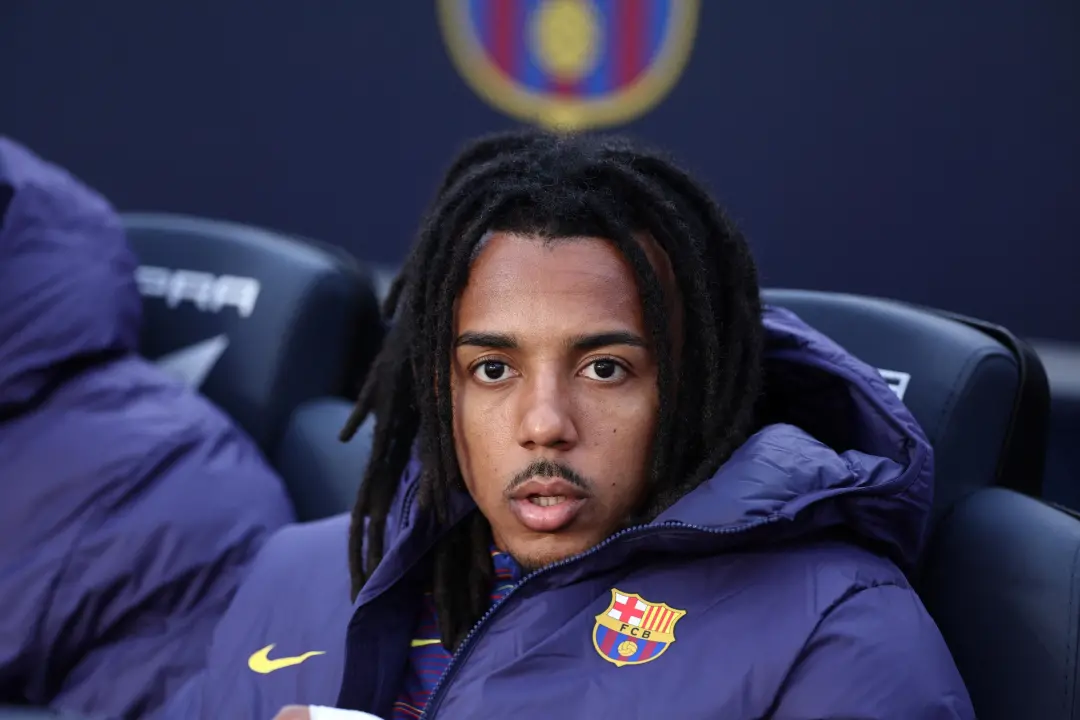 Kounde atrai olhares de clubes ingleses como Arsenal, Manchester City, Liverpool e United, já que ele enfrenta dificuld…