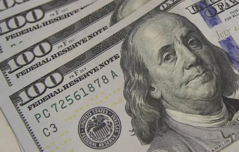 Dólar caiu R$ 5,0022 em segunda, e o Ibovespa subiu 7,85% passando dos 200 mil pontos. A reação veio com a leitura de r…