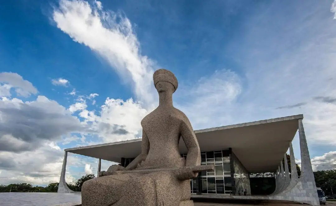 Mais de 45 mil pessoas com foro privilegiado no Brasil. Esse direito de serem julgadas em tribunais superiores toca em …