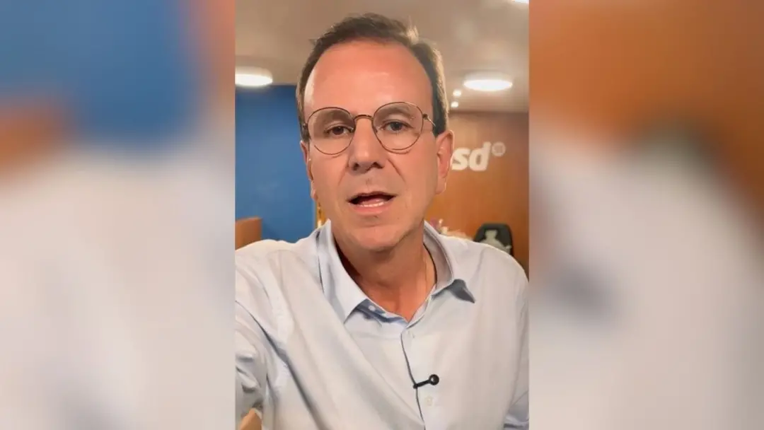 Eduardo Paes disse que Garotinho e Douglas Ruas armaram a eleicao do Rio. Alegou que Garotinho era um candidato laranja…