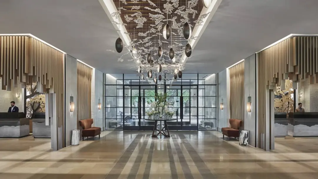 No Four Seasons Hotel Austin, Texas, hóspedes têm acesso a uma curadoria de bolsas e joias de luxo emprestadas da Vivre…