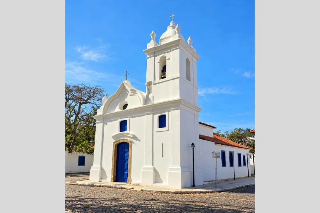 Capela de São Benedito reabre em Cabo Frio, após mais de dez anos fechada, no bairro da Passagem. A restauração preserv…