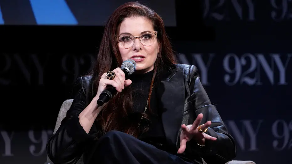 Debra Messing mudou de lado e apoiou o republicano Bruce Blakeman na corrida do governador de Nova York. Ela disse que …