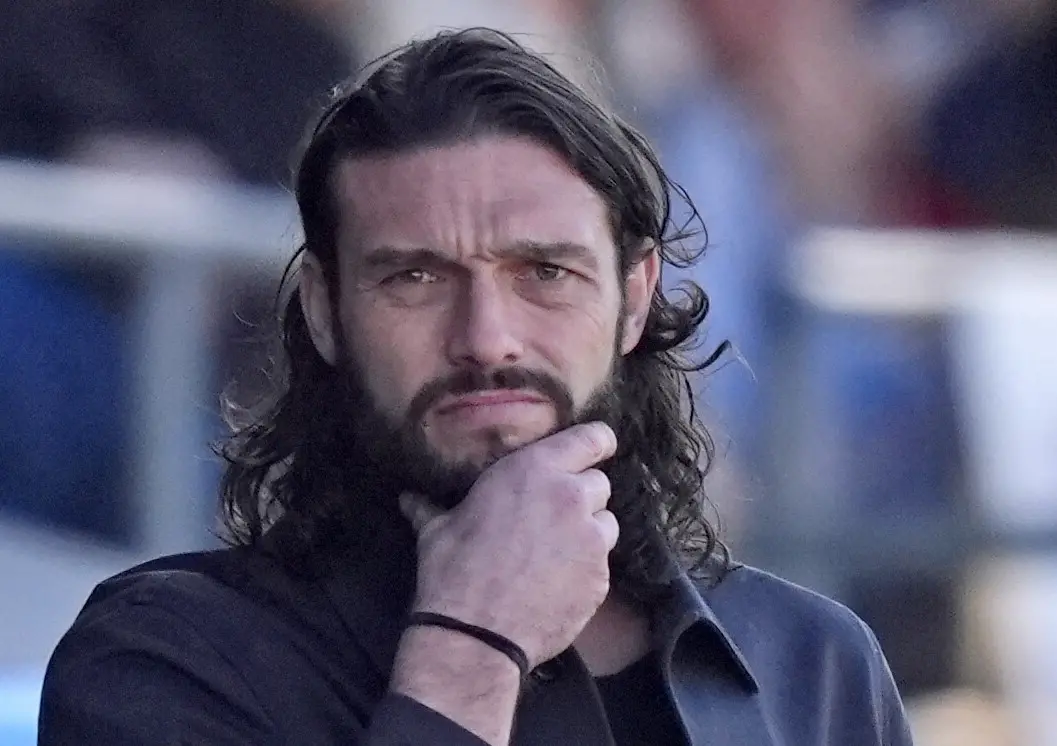 Andy Carroll confirmou que Kevin Adams, coreógrafo, foi o homem que o abusou sexualmente em 2021. É um caso pesado, poi…