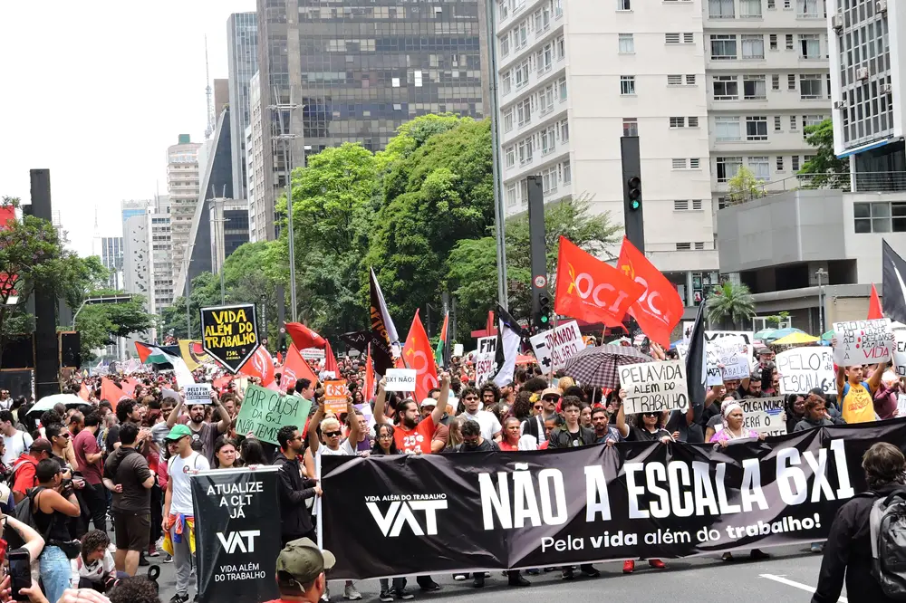 José Guimarães disse que a votação do fim da escala 6x1 vai acontecer nesta semana, mesmo com a disputa eleitoral acirr…