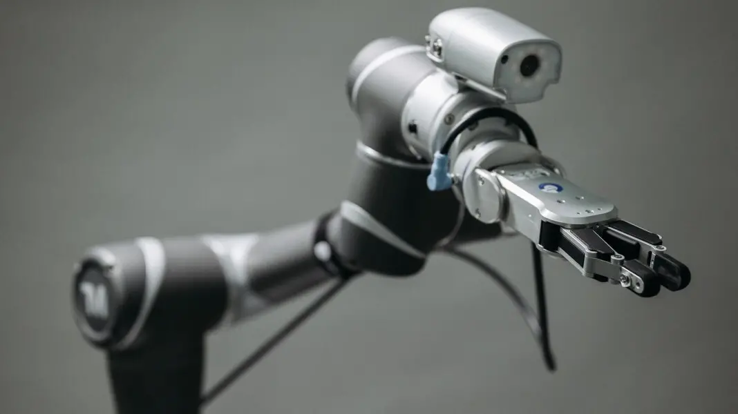 Hospital Unimed Nova Friburgo recebeu robô Versius de Cambridge pra auxiliar cirurgias. Tecnologia assim muda o jogo pr…