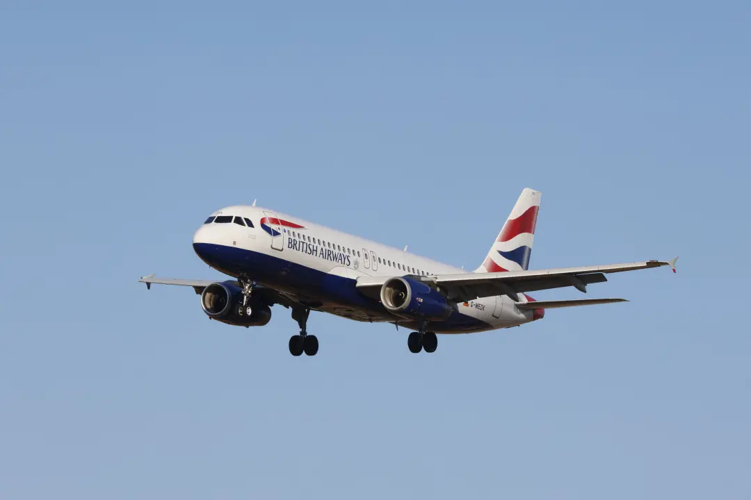 Boeing 777 da British Airways perdeu 8 mil metros de altitude em minutos em voo para Chicago. A descida rápida, que for…