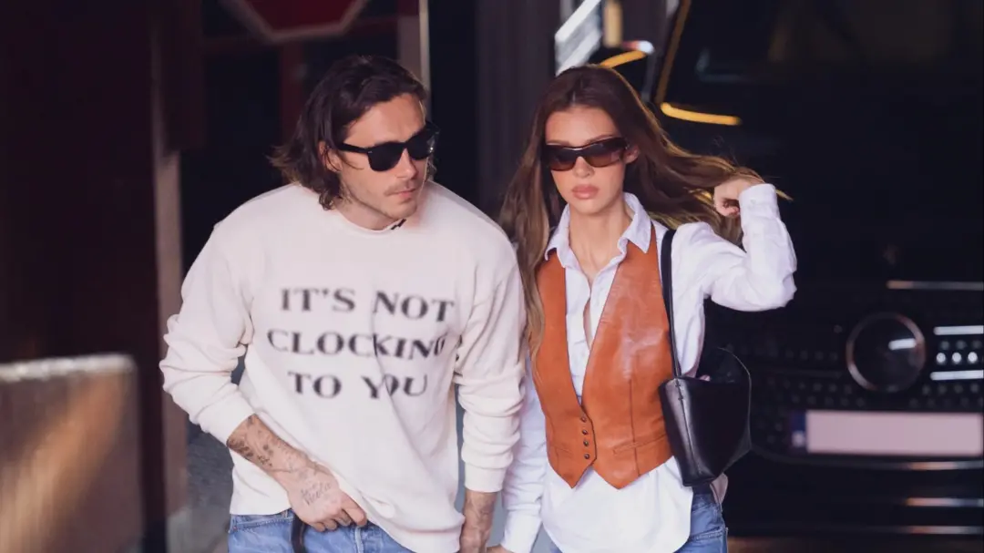 Brooklyn Beckham usou uma mensagem na camisa para sinalizar algo ao pai depois que ele deu like em um vídeo com Nicola …