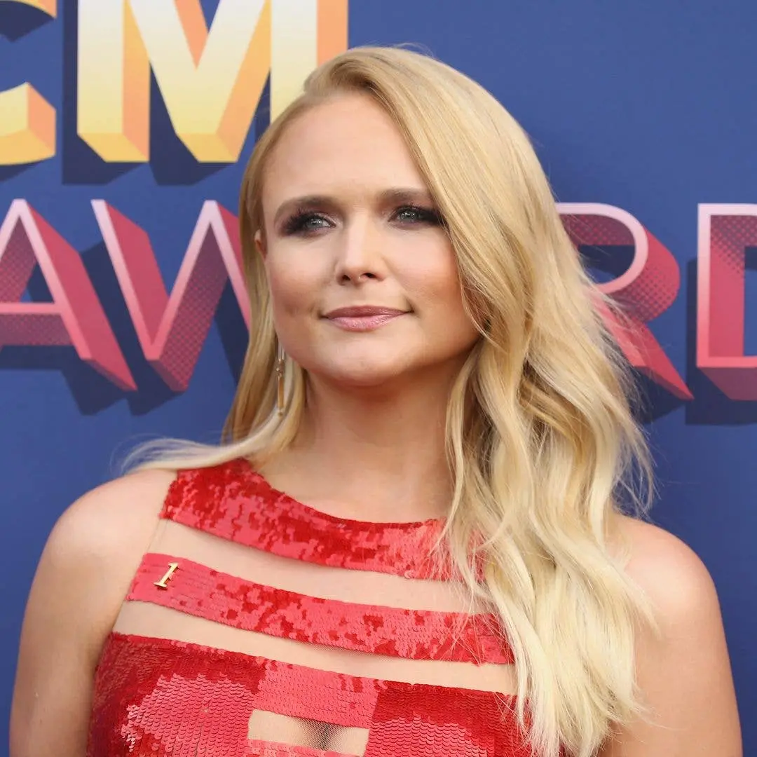 Miranda Lambert tem propriedades em Tennessee e Texas com o marido Brendan McLoughlin. A divisão de moradia parece indi…