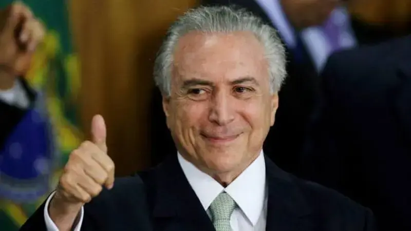 Temer apoia Flávio Bolsonaro no segundo turno, dizendo que as urnas falaram por mudança. Ele alega que o povo quer nova…