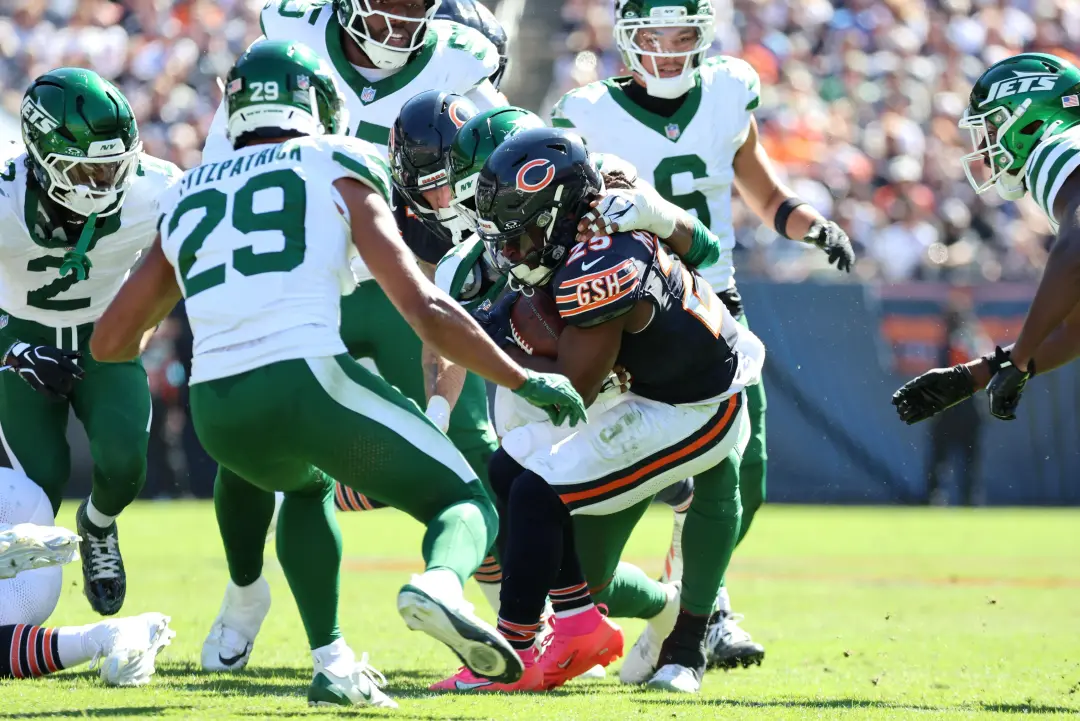 Kyle Monangai teve 30 carregadas e 146 jardas no jogo do Bears contra os Jets. Ele parecia estar bem no campo, mas a le…