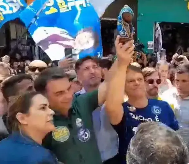 Aparecida deu vitória a Flávio Bolsonaro no primeiro turno com 58,30% dos votos válidos. O resultado chama a atenção pe…
