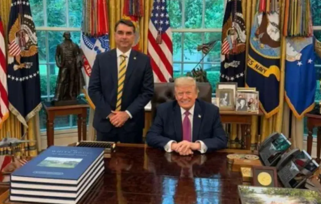 Trump chamou o desempenho de Flávio Bolsonaro de impressionante e previu um segundo turno apertado no Brasil. A visão d…