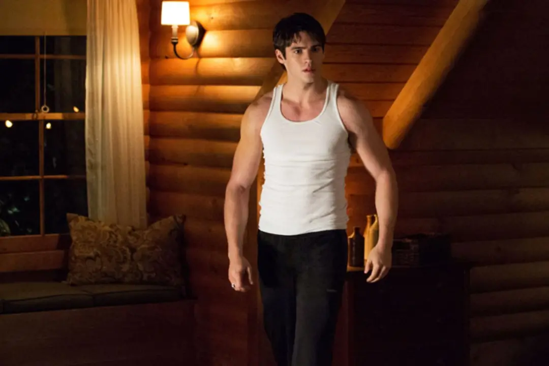 Steven R. McQueen, conhecido por The Vampire Diaries e Chicago Fire, fez uma aparição rara em convenção em Outubro de 2…