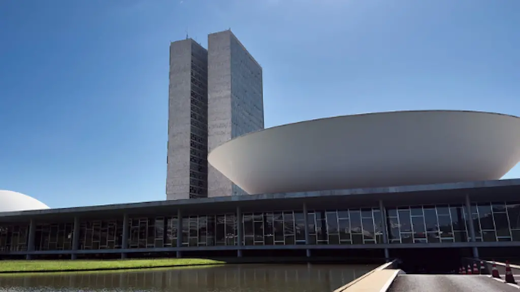 PEC contra o fim da escala 6x1 sofre reviravolta no Senado, com aliados do Planalto dizendo que a aprovação tá inviável…