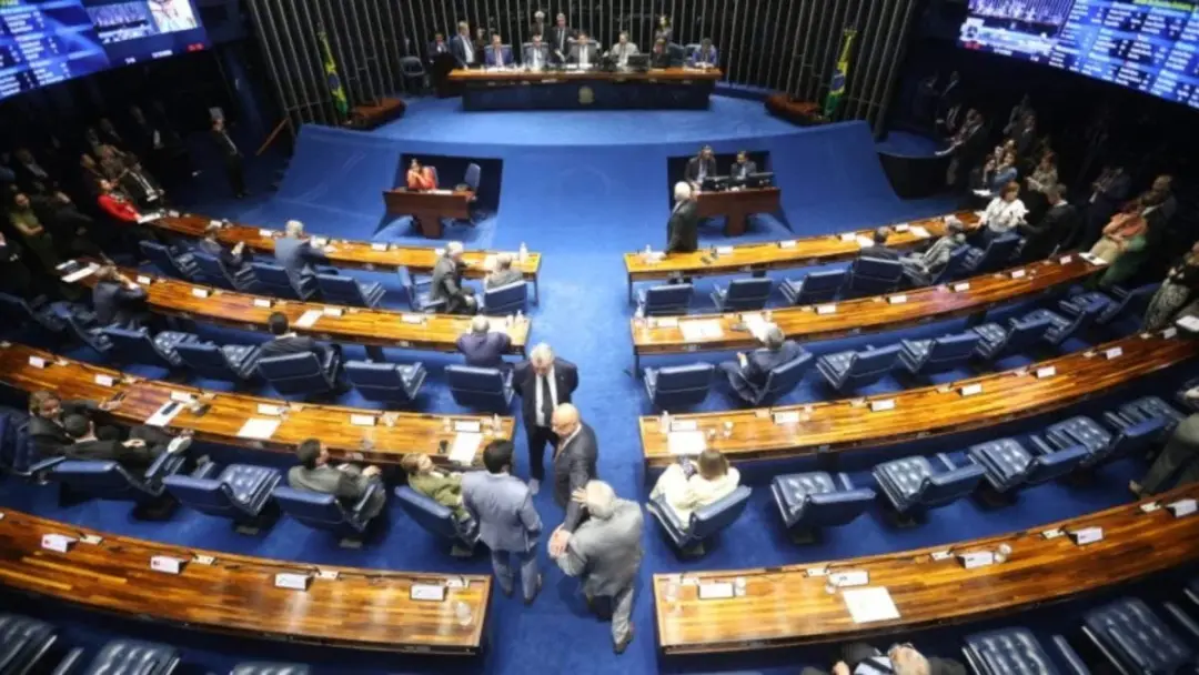 Senado com nova composição a partir de 2027, 54 senadores serão eleitos, com o PL garantindo 28 cadeiras. A mudança na …