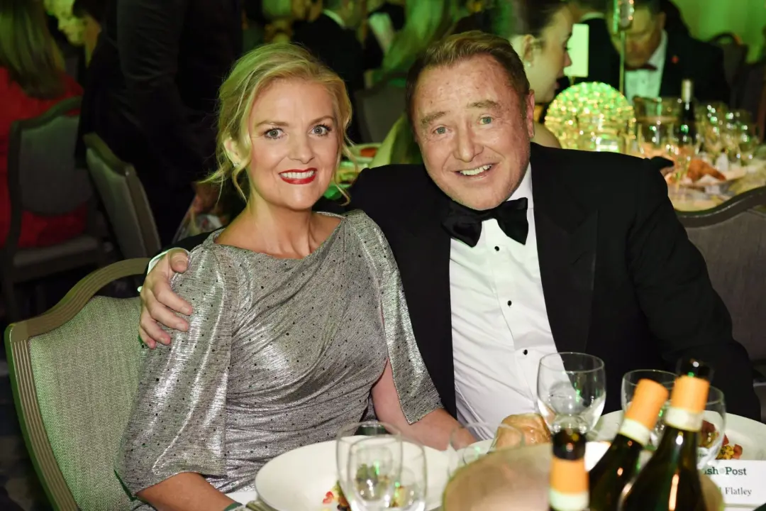 Niamh, esposa de Michael Flatley, faleceu aos 52 anos em Dublin, após um período de doença. É um momento de dor profund…