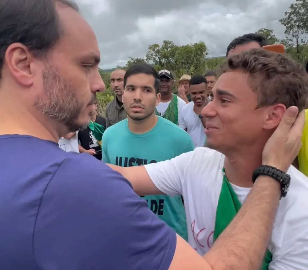 Nikolas Ferreira não apoiou Carlos Bolsonaro na disputa por Senado em Santa Catarina, citando princípios. A decisão vei…