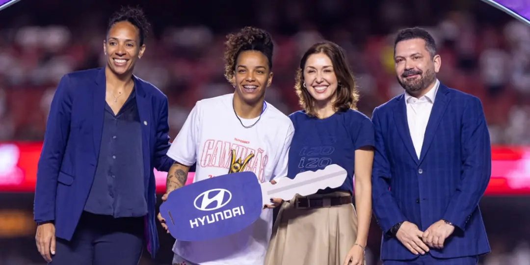 Carlinha, goleira do São Paulo, ganhou um carro 0km da Hyundai após a final do Brasileirão Feminino, que teve 49.405 to…