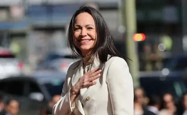 María Corina Machado parabenizou Flávio Bolsonaro pela vitória no primeiro turno das eleições brasileiras. O reconhecim…