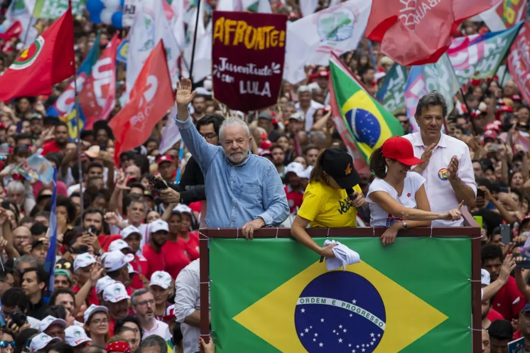 No primeiro turno em São Paulo, Lula levou a melhor com 46% dos votos na cidade, vencendo em 35 zonas eleitorais. O des…
