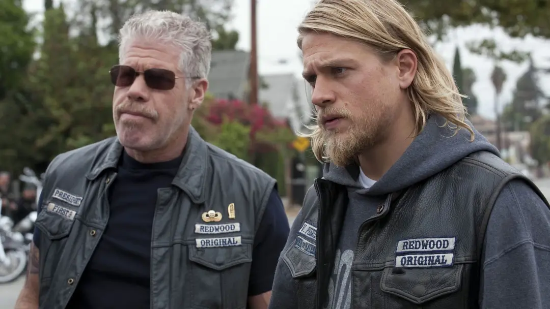 Sons of Anarchy recebe uma sequência meta em televisão, com Legends, mais de uma década após o término da série origina…
