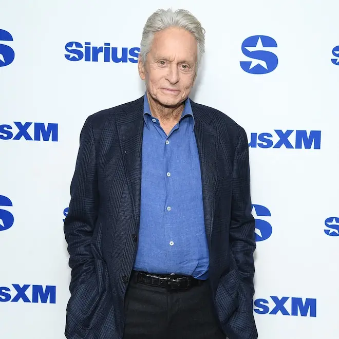 Michael Douglas admitiu em seu livro que teve que se desfazer de cinco mulheres pelo romance com Catherine Zeta Jones. …