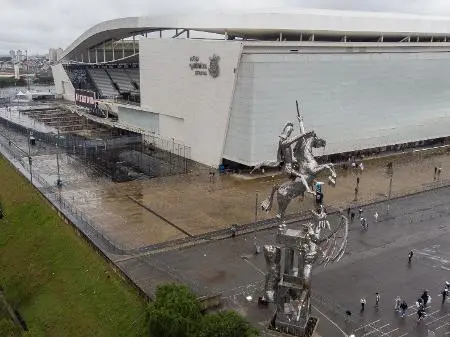Corinthians tem 72 horas para explicar a diferença de R$ 45 mil em multa da Arena, segundo o MP. Essa cobrança específi…