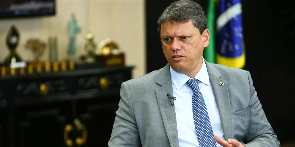 Tarcísio de Freitas defendeu que a lei deve valer para todos ao falar sobre investigações de ministros do STF. A opiniã…