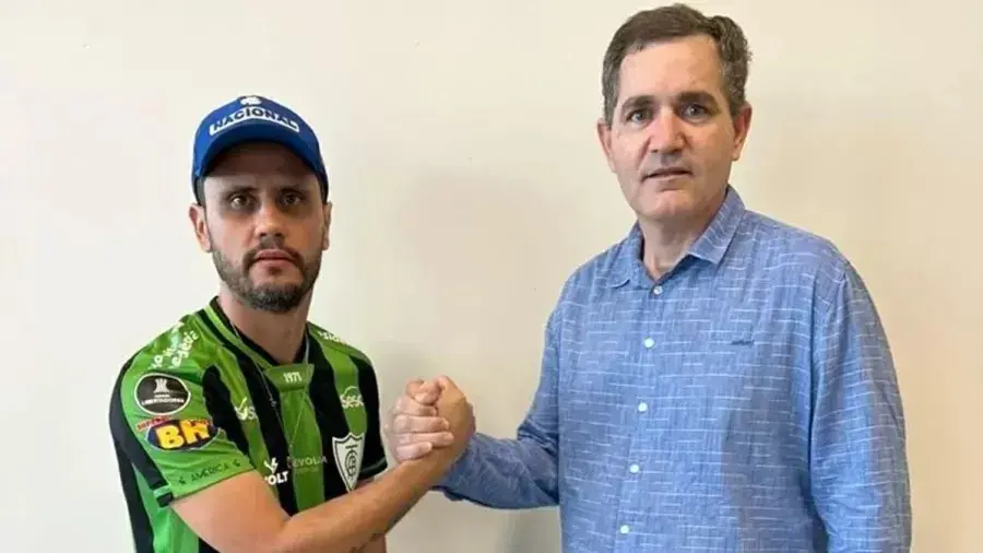 Alex Sandro Coelho Diniz vai assumir a cadeira de senador de Cleitinho Azevedo em 2027. A substituição acontece porque …