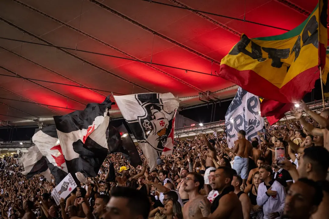 Vasco indica o Maracanã à Conmebol para o jogo contra o Boca Juniors, no dia 20 de outubro. Esse movimento busca tempo …