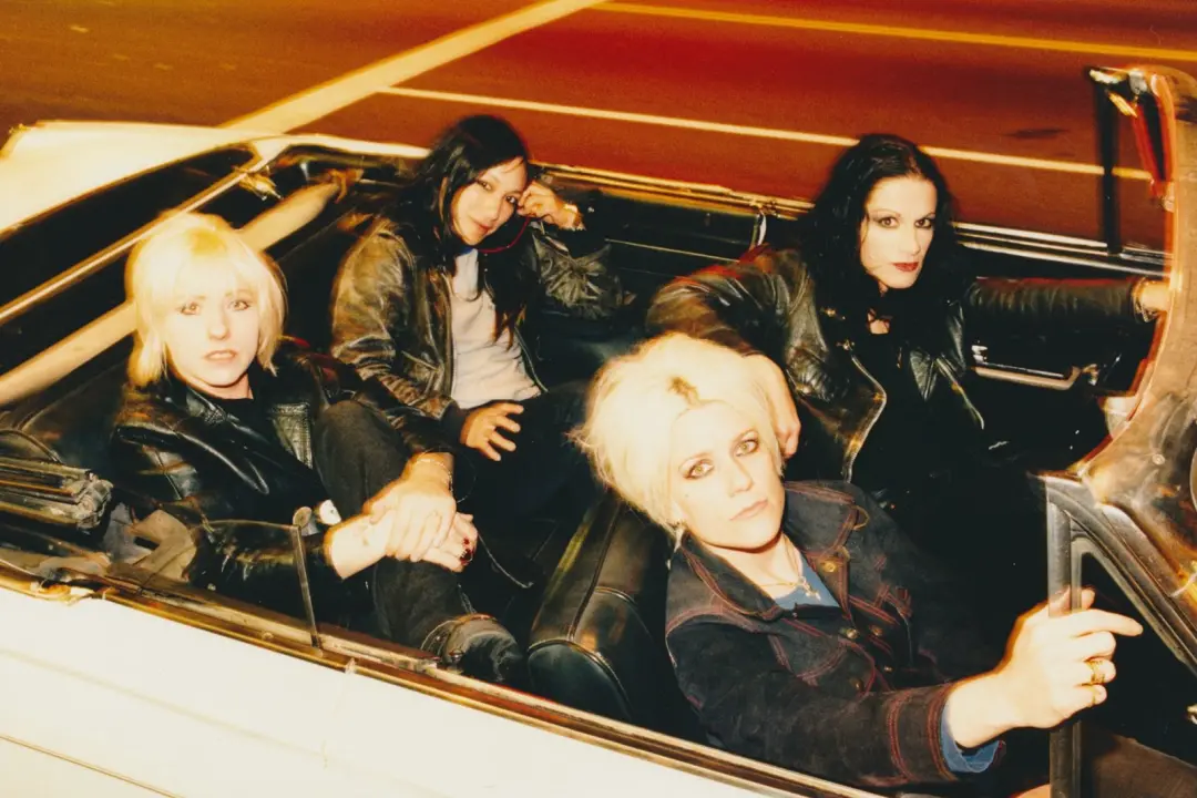 L7 lançou a faixa Loma Linda com a baixista Janis Tanaka, gravada em 2003. É bom ver o retorno dessa parceria, especial…