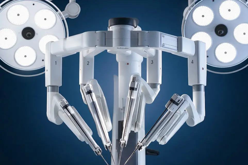 Urologia usa cirurgia robótica com 3 a 5 incisões, trazendo imagem 3D e maior precisão. A tecnologia permite que proced…