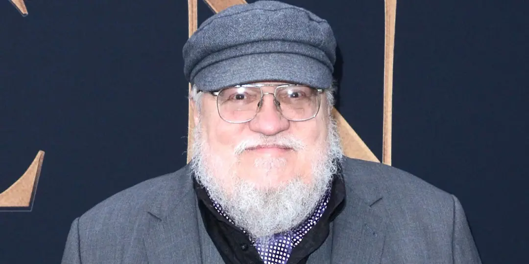 Brandon Sanderson fala sobre a espera de George R R Martin pelo livro Winds of Winter. Ele diz que é preciso lembrar qu…