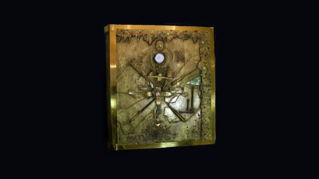 Capa de livro do Apocalipse de Salvador Dalí foi roubada do Centro de Arte Contemporânea em Issoire, França. Uma peça d…